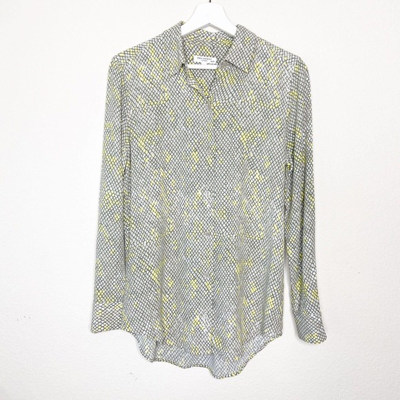 Equipment Femme Reptile Print Button up Blouse Sz XS - Picture 2 of 9